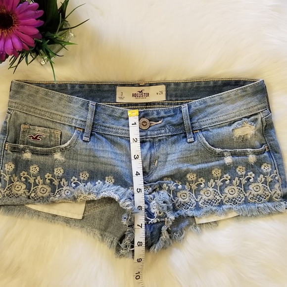 Hollister Embroidered Distressed Shorts Sz 3 - Picture 8 of 8